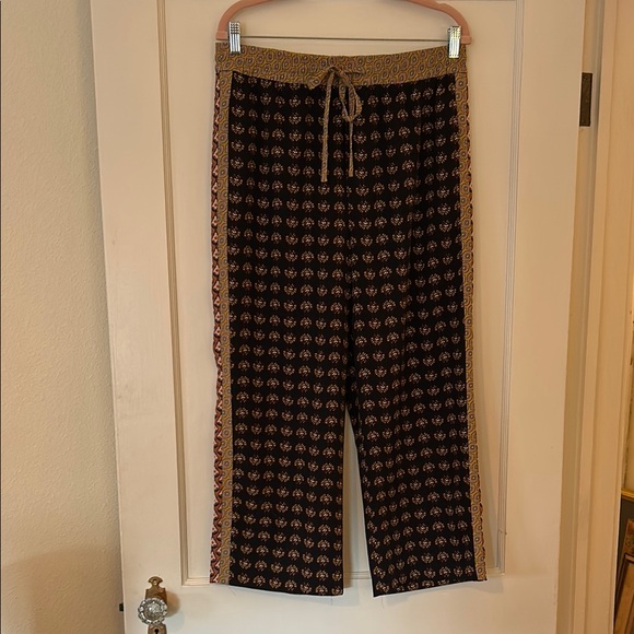 Zara Woman Yellow and Red Patterned Fabric